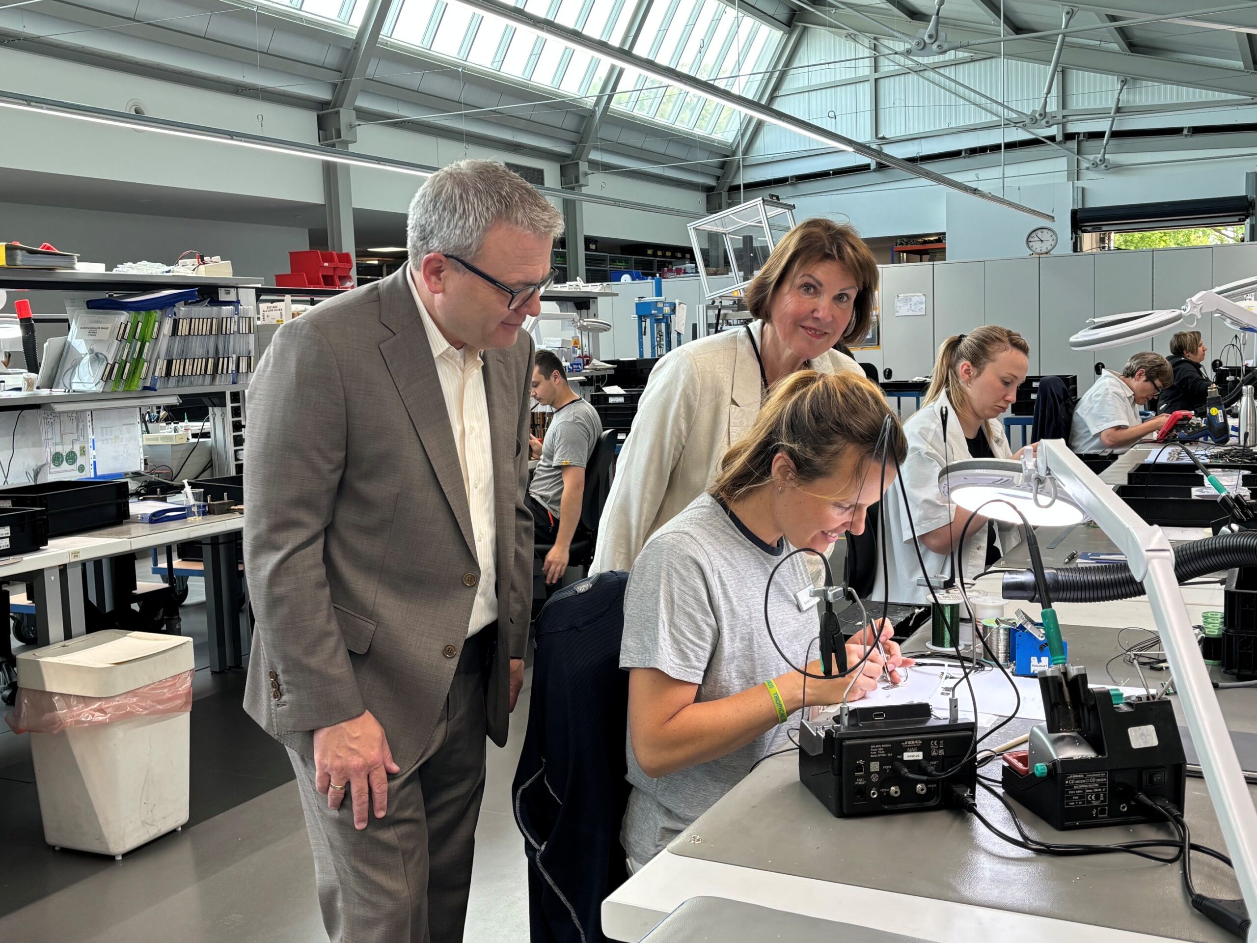 Besuch des Bürgermeisters bei ME-Meßsysteme Hennigsdorf