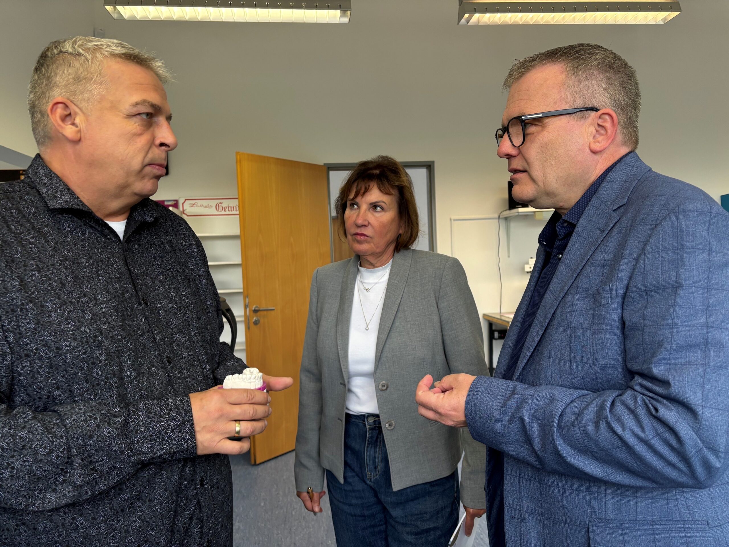 Ein Handwerk mit viel Fingerspitzengefühl: Zu Besuch bei der Dental Keramik Hennigsdorf